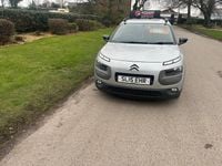 Usado Citroën C4 Cactus Feel 100 HP (73 kW) 2015 Prateado Citadino