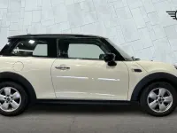 Used Mini Cooper Classic 134 HP (98 kW) 2019 White Hatchback