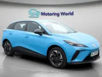 Begagnad MG MG4 EV SE 319 kW (435 HK) 2023 Blå Halvkombi