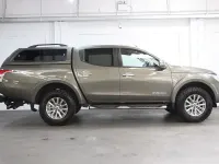 Used Mitsubishi L200 178 HP (130 kW) 2015 Earth green Pickup