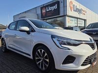 Used Renault Clio V Iconic 90 HP (66 kW) 2021 White Hatchback