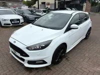 Used Ford Focus ST 250 HP (183 kW) 2015 White Hatchback