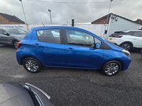 Used Toyota Yaris 99 HP (72 kW) 2014 Blue Hatchback