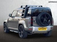 Używany Land Rover Defender 400 KM (294 kW) 2024 Srebrny Kombi