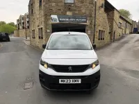 Gebraucht Peugeot Partner Premium 131 PS (96 kW) 2023 Weiß Van / Kleinbus