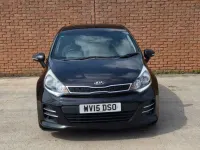 Begagnad Kia Rio 2015 Svart Halvkombi