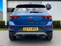 Usado VW T-Roc Match 150 HP (110 kW) 2024 Azul SUV