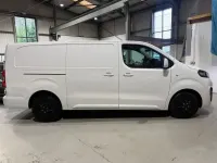 Second-hand Vauxhall Vivaro Sportive 100 CP (73 kW) 2020 Alb Monovolum