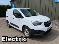 Used Vauxhall Combo 100 kW (136 HP) 2025 White MPV
