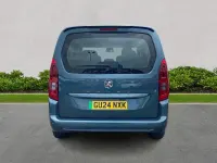 Second-hand Vauxhall Combo Design Edition 100 kW (136 CP) 2024 Albastru Monovolum