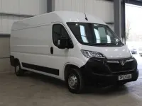 Usado Vauxhall Movano 140 HP (102 kW) 2023 Branco