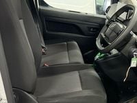 Used Vauxhall Vivaro 120 HP (88 kW) 2024 White MPV