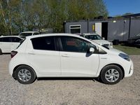 Usado Toyota Vitz 2026 Blanco Utilitario