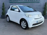 Used Toyota iQ 69 HP (50 kW) 2009 White Hatchback