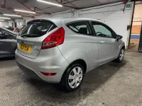 Second-hand Ford Fiesta 82 CP (60 kW) 2011 Argintiu Hatchback