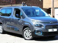Usado Citroën e-Berlingo Feel 100 kW (136 HP) 2023 Cinzento Monovolume
