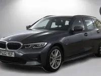 Begagnad BMW 330e 2022 Grå Kombi