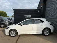 Used Toyota Corolla 116 HP (85 kW) 2019 White Hatchback