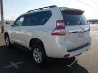 Used Toyota Land Cruiser TX 177 HP (130 kW) 2016 White Sedan