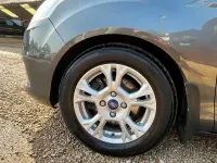 Usado Ford B-MAX Zetec 105 HP (77 kW) 2015 Cinzento Monovolume