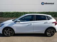 New Hyundai i20 100 HP (73 kW) 2025 White Hatchback
