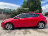 Used Vauxhall Astra Excite 100 HP (73 kW) 2015 Red Hatchback