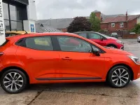 Used Renault Clio Evolution 90 HP (66 kW) 2022 Orange Hatchback