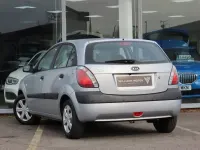 Used Kia Rio 97 HP (71 kW) 2006 Silver Hatchback
