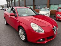 Begagnad Alfa Romeo Giulietta 2025 Röd Halvkombi