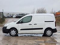 Used Citroën Berlingo 100 HP (73 kW) 2017 White MPV