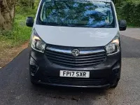 Second-hand Vauxhall Vivaro 2017 Alb