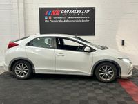 Begagnad Honda Civic EX 150 HK (110 kW) 2012 Vit Halvkombi