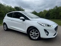 Begagnad Ford Fiesta Zetec 2018 Vit Halvkombi