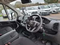 Begagnad Vauxhall Movano 138 HK (101 kW) 2024 Vit