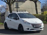 Used Peugeot 208 Access 68 HP (50 kW) 2014 White Hatchback