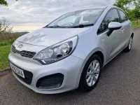 Begagnad Kia Rio 2015 Silver Halvkombi