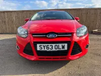 Begagnad Ford Focus Titanium 125 HK (91 kW) 2013 Röd Halvkombi