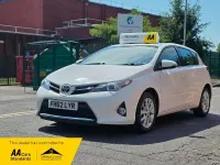 Used Toyota Auris Multidrive S 2013 White Hatchback