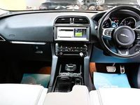 Second-hand Jaguar F-Pace Prestige 180 CP (132 kW) 2019 Negru SUV