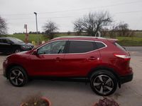 Used Nissan Qashqai N-Connecta 115 HP (84 kW) 2016 Red SUV
