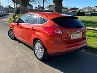 Used Ford Focus Zetec 125 HP (91 kW) 2012 Red Hatchback