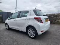Begagnad Toyota Yaris 101 HK (74 kW) 2013 Vit Halvkombi