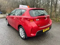 Used Toyota Auris 101 HP (74 kW) 2013 Red Hatchback