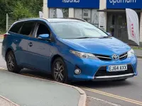 Used Toyota Auris 132 HP (97 kW) 2014 Blue Estate