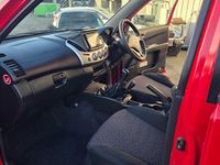Used Mitsubishi L200 175 HP (128 kW) 2014 Red Pickup