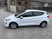 Used Ford Fiesta Zetec 100 HP (73 kW) 2017 White Hatchback