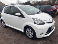 Begagnad Toyota Aygo 68 HK (50 kW) 2012 Vit Halvkombi
