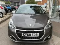 Used Peugeot 208 Allure Premium 82 HP (60 kW) 2018 Platinum grey metallic Hatchback
