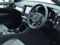 Używany Volvo XC40 Core 163 KM (119 kW) 2024 SUV