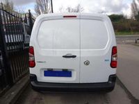 Used Vauxhall Combo 100 kW (136 HP) 2024 White MPV